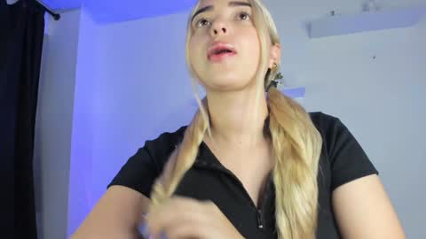 Snapshot of iris3019 chatting on February 8, 11:01 am iris online show from February 8, 11:01 am