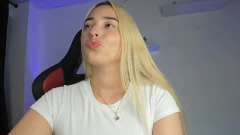 Snapshot of iris3019 chatting on February 2, 9:23 pm iris online show from February 2, 9:23 pm