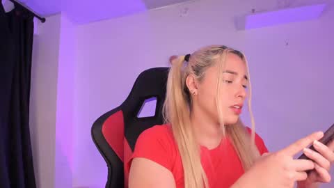 Snapshot of iris3019 chatting on February 5, 10:11 pm iris online show from February 5, 10:11 pm