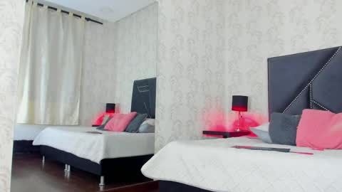 Queen Iris online show from November 24, 4:16 pm