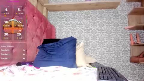 Snapshot of iris_charlotte chatting on October 16, 12:49 pm Hot Charlotte online show from October 16, 12:49 pm