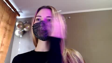 Lily online show from November 24, 11:42 am