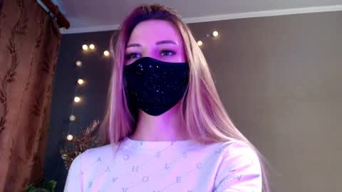 Lily online show from April 1, 4:15 pm