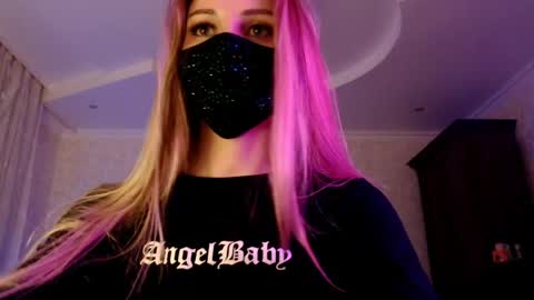 Lily online show from June 7, 8:58 pm