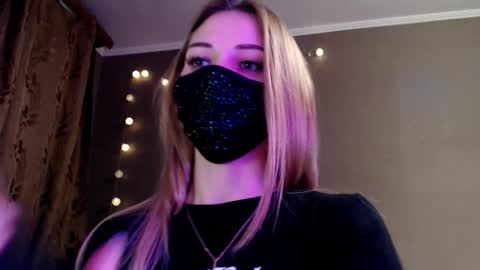 Lily online show from February 5, 6:00 pm