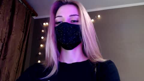 Lily online show from January 15, 5:00 pm