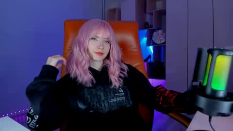 Miss Iris Fansly Miss Iris new inst.  online show from April 25, 7:11 pm