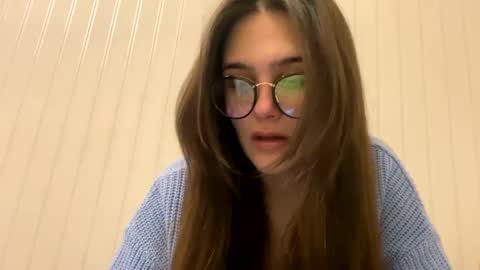 irisss31 online show from March 7, 6:33 pm