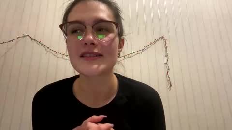 irisss31 online show from December 26, 7:27 pm