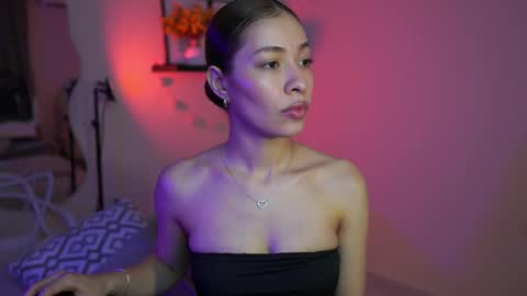 isa_____ online show from February 4, 2:04 am