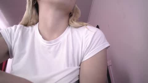 Isabella  online show from April 19, 6:10 pm