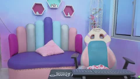 Isaa Skinny  online show from April 16, 4:01 am