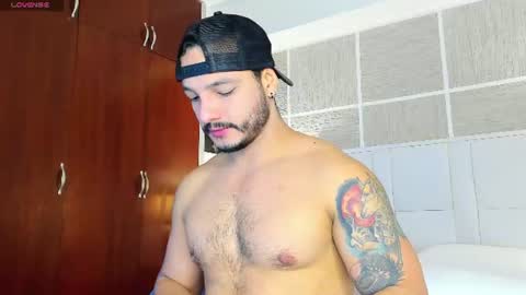 Isaac Surez online show from August 6, 11:52 am