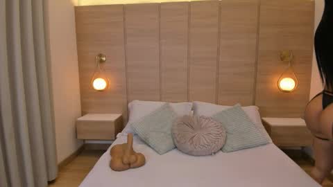 Isa online show from November 6, 3:09 am