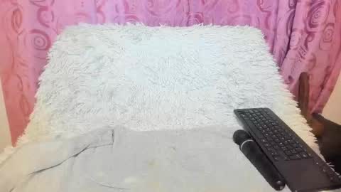 Snapshot of isabela_gonzalez_ chatting on October 15, 5:32 am ISA online show from October 15, 5:32 am