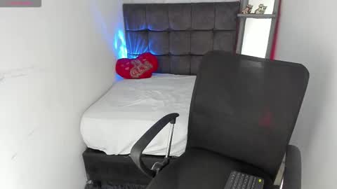 Isabella online show from October 25, 8:20 pm