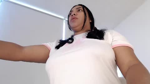 isabelateran online show from April 22, 11:17 am