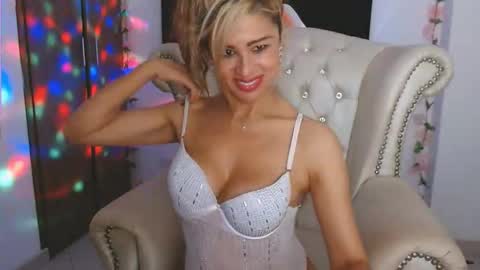 Isabel online show from March 15, 11:30 pm