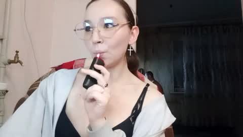 Isabel online show from July 26, 8:39 pm