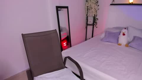 Snapshot of isabella_boyer chatting on September 16, 5:38 pm isabella online show from September 16, 5:38 pm