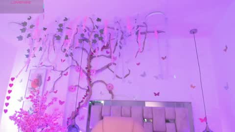 isabella_castillo_ online show from April 4, 9:00 pm