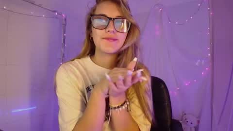 Isabella Rros online show from November 10, 1:25 pm