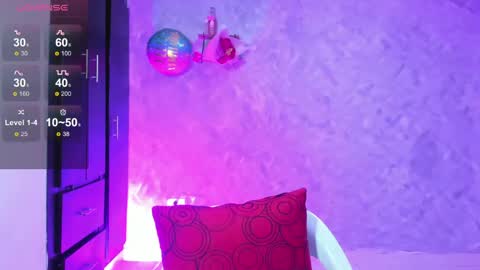 Instagram soybella01  online show from April 24, 6:21 pm