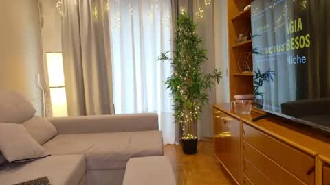 isabellauribe online show from May 2, 12:55 pm
