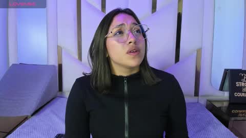 isabellrodriguez18 online show from March 5, 8:01 am