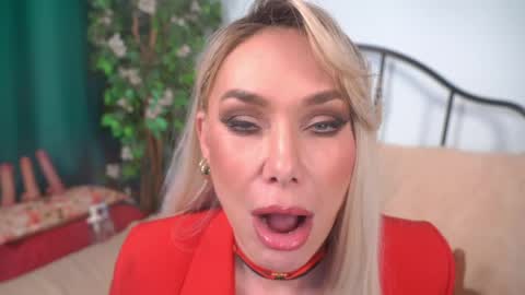 isadoradunkan online show from April 18, 8:09 pm