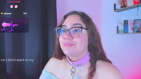 Snapshot of isarhodes_ chatting on January 3, 1:27 am Isa online show from January 3, 1:27 am