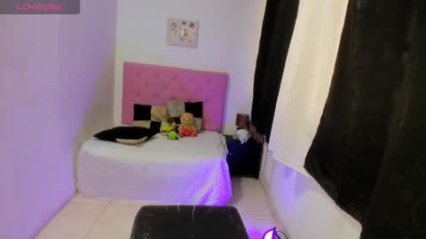 Snapshot of issa_kitty chatting on October 23, 8:10 pm issa_kitty online show from October 23, 8:10 pm