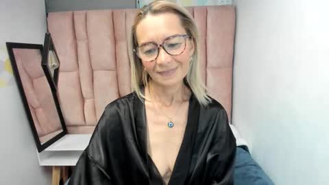 ISSA MILF online show from February 2, 1:19 pm