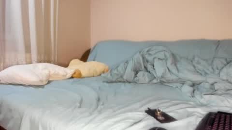 Issabelle online show from December 19, 8:10 am