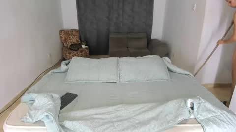 Snapshot of issalovexxx chatting on February 13, 5:37 am Isabella  online show from February 13, 5:37 am