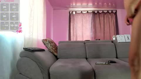 Snapshot of issalovexxx chatting on October 17, 5:17 pm Isabella  online show from October 17, 5:17 pm