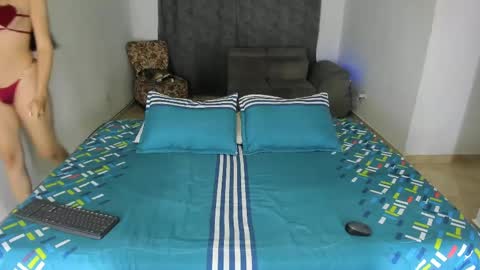 Snapshot of issalovexxx chatting on February 16, 5:26 am Isabella  online show from February 16, 5:26 am