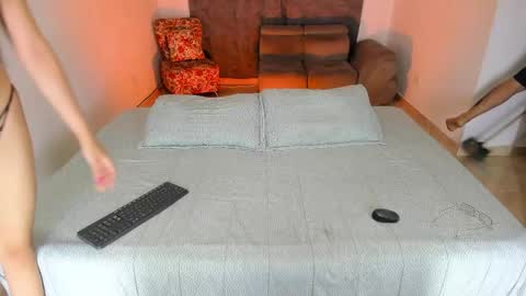 Snapshot of issalovexxx chatting on March 10, 4:49 am Isabella  online show from March 10, 4:49 am