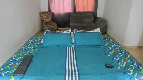 Snapshot of issalovexxx chatting on February 18, 9:09 pm Isabella  online show from February 18, 9:09 pm