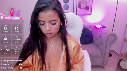 Snapshot of issi_loren chatting on October 10, 9:52 pm issi_loren online show from October 10, 9:52 pm