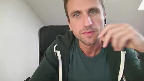 Snapshot of italiano116116 chatting on September 28, 2:04 pm italiano116116 online show from September 28, 2:04 pm