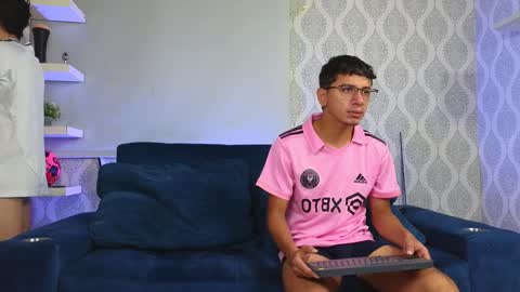 Ithan and Friends online show from January 8, 1:31 pm