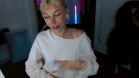 itsirelandbby online show from April 9, 7:08 pm