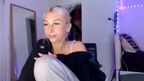 itsirelandbby online show from April 21, 6:26 pm