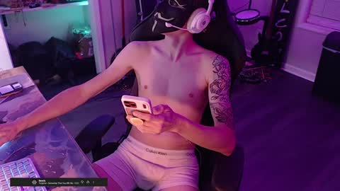 itslamayo online show from April 23, 1:13 am