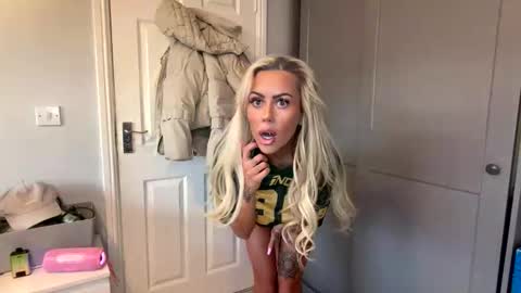 Lola online show from March 17, 5:40 pm