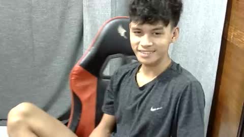 itzme_john online show from April 22, 3:24 am