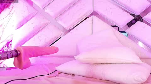 I V A N N A   J A C K S O N  online show from April 12, 2:48 am