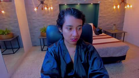 ivannacollen online show from December 8, 1:03 pm