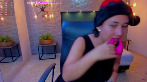 ivannacollen online show from December 20, 11:32 am